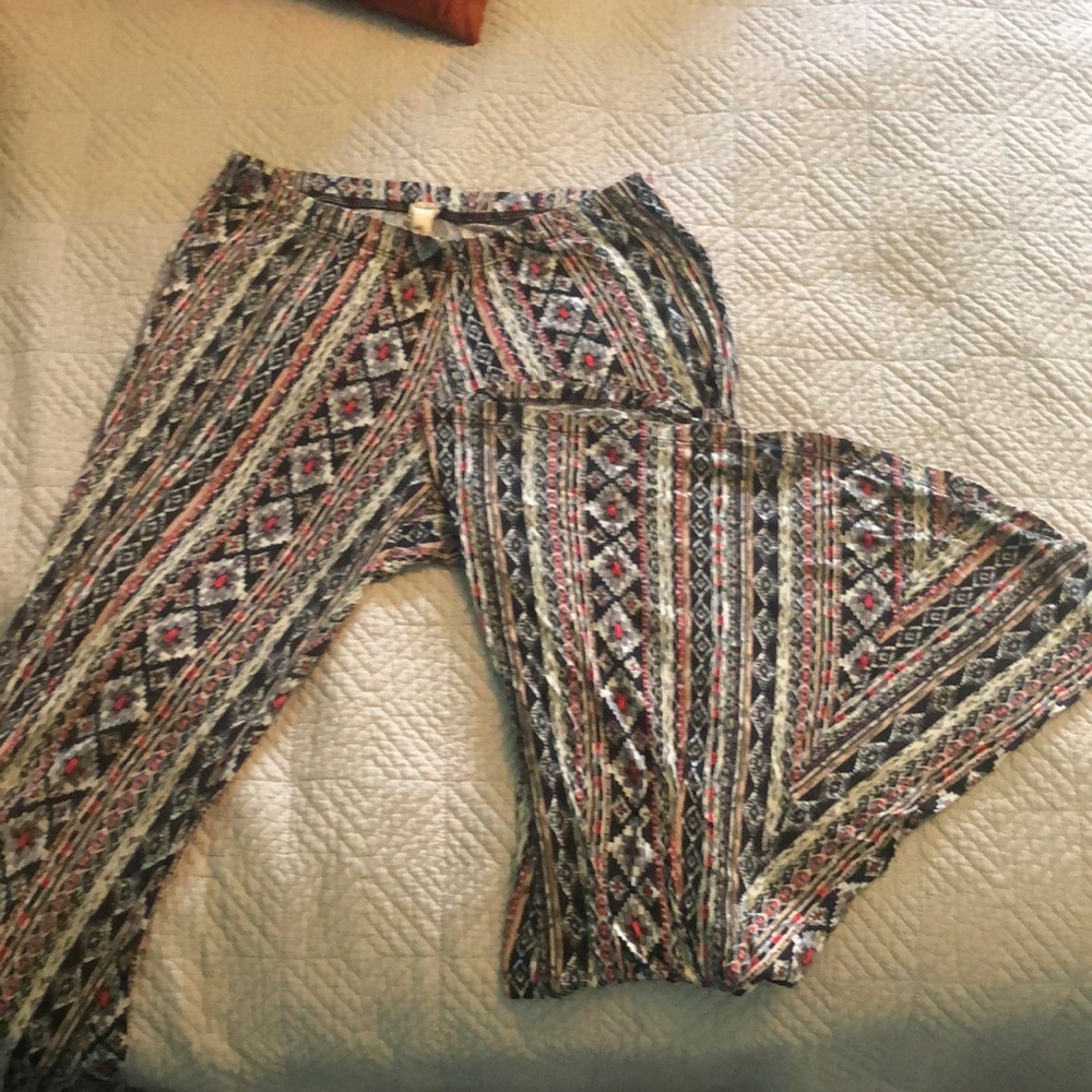 ‘Booty’ accentuating stretch and flare leggings